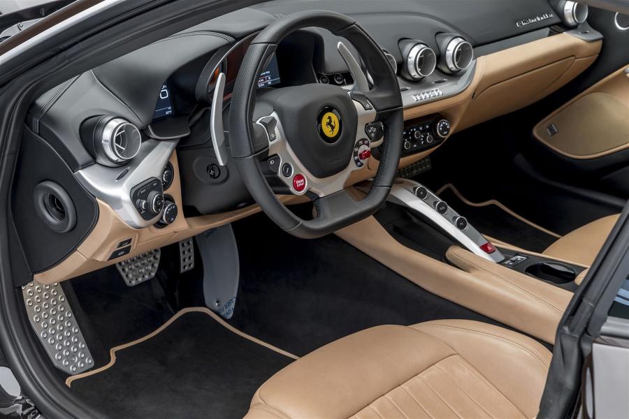 Интерьер Ferrari F12berlinetta The Actor (228828) 2017 года  (фото 13 из 38)